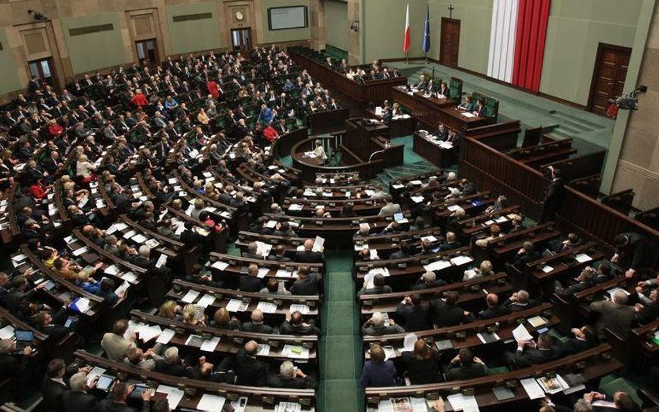 Posłowie debatują o emeryturach