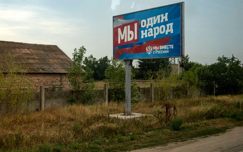 "Jesteśmy jednym narodem". Propagandowy billboard w Bierdiańsku w obwodzie zaporoskim