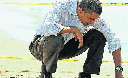Prezydent Barack Obama na plaży nad Zatoką Meksykańską, której wybrzeże zanieczyściła ropa wyciekają
