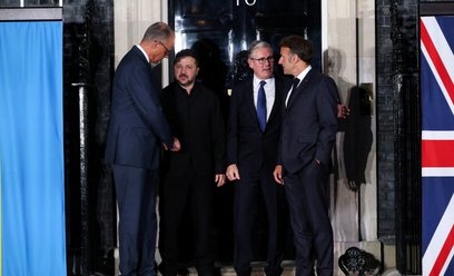 Keir Starmer, Wołodymyr Zełenski, Emmanuel Macron i Friedrich Merz podczas spotkania w Londynie
