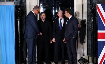 Keir Starmer, Wołodymyr Zełenski, Emmanuel Macron i Friedrich Merz podczas spotkania w Londynie