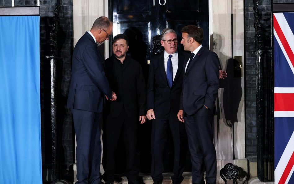 Keir Starmer, Wołodymyr Zełenski, Emmanuel Macron i Friedrich Merz podczas spotkania w Londynie