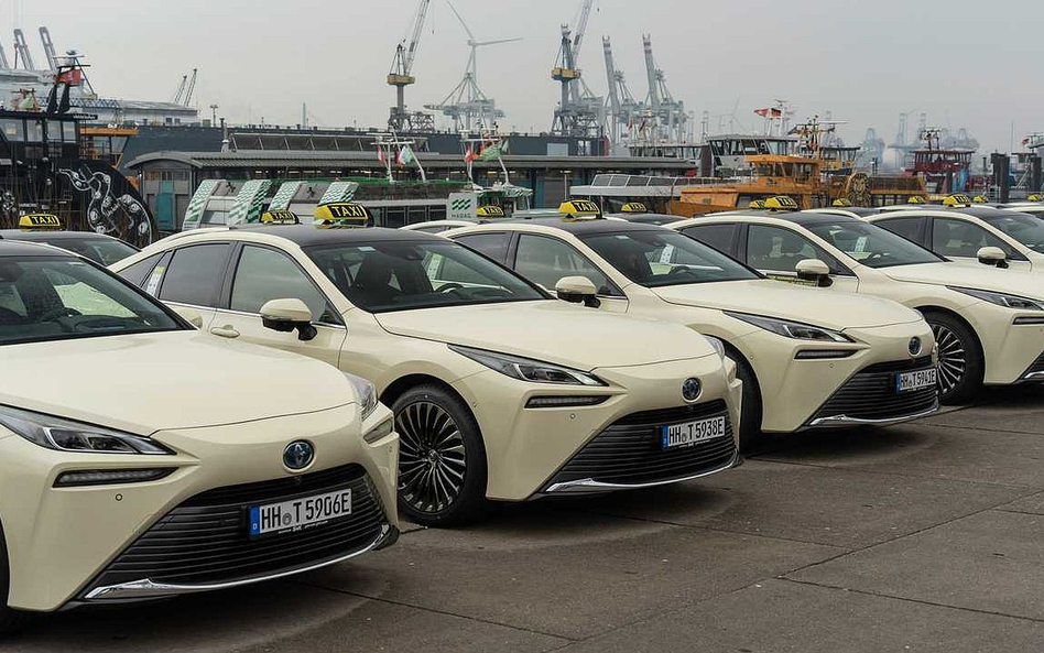 W Hamburgu jako taxi używanych jest obecnie 25 wodorowych Toyot Mirai