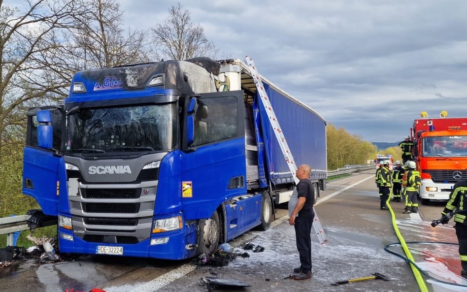 Strajkujący kierowcy spalili jeden z samochodów Agmaz