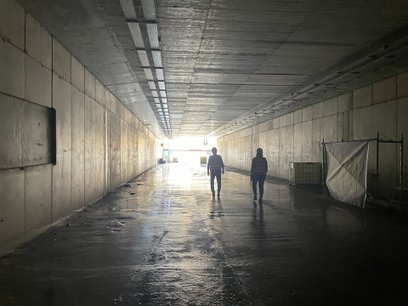 Nowy łącznik prowadzący od istniejącego do nowego tunelu pod torami na stacji Warszawa Gdańska