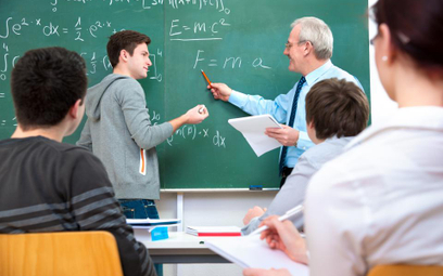 Nauczyciel akademicki może zyskać mianowanie gdy zatrudnia się w szkole - wyrok WSA
