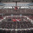 57 649 dusz (nie licząc organizatorów i ojca Johna)