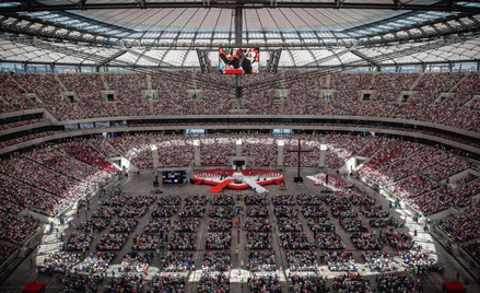 57 649 dusz (nie licząc organizatorów i ojca Johna)