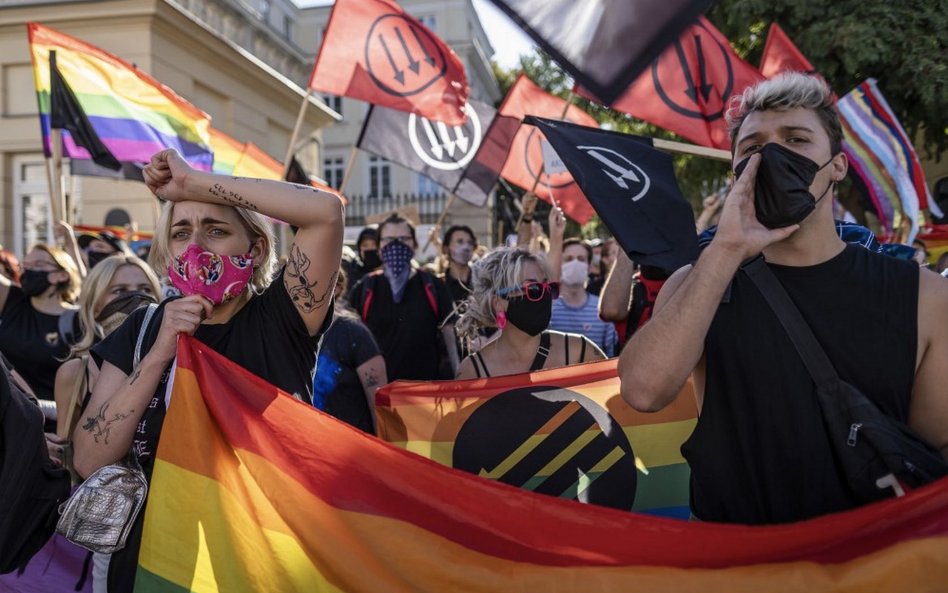 List ambasadorów. Niech rząd ciężko pracuje nad odbudową wizerunku