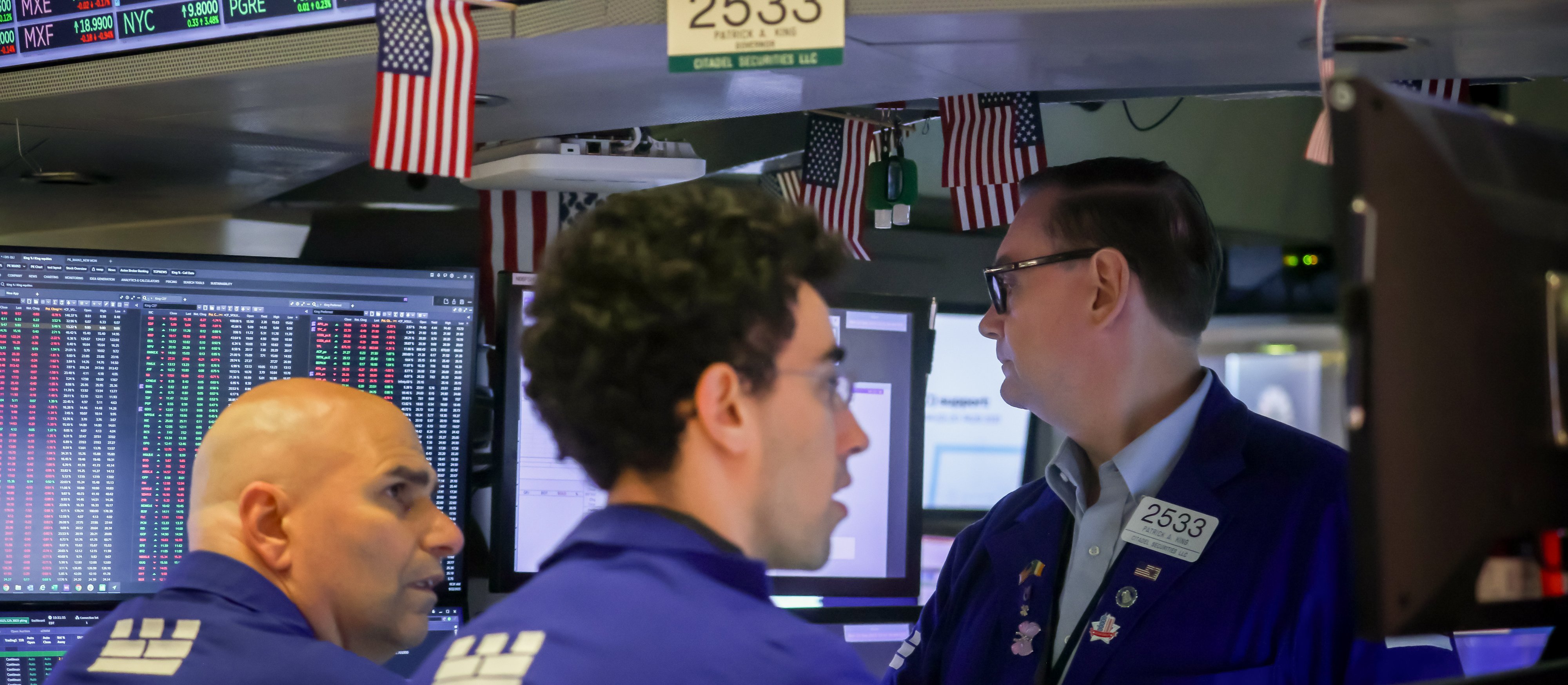 Złoto przez cały czas błyszczy, AI wciąż rośnie