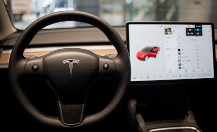 The New York Times: Nowy system Tesli pod lupą