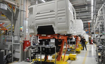 Producenci aut alarmują, że bez zmiany unijnej polityki grozi im bankructwo