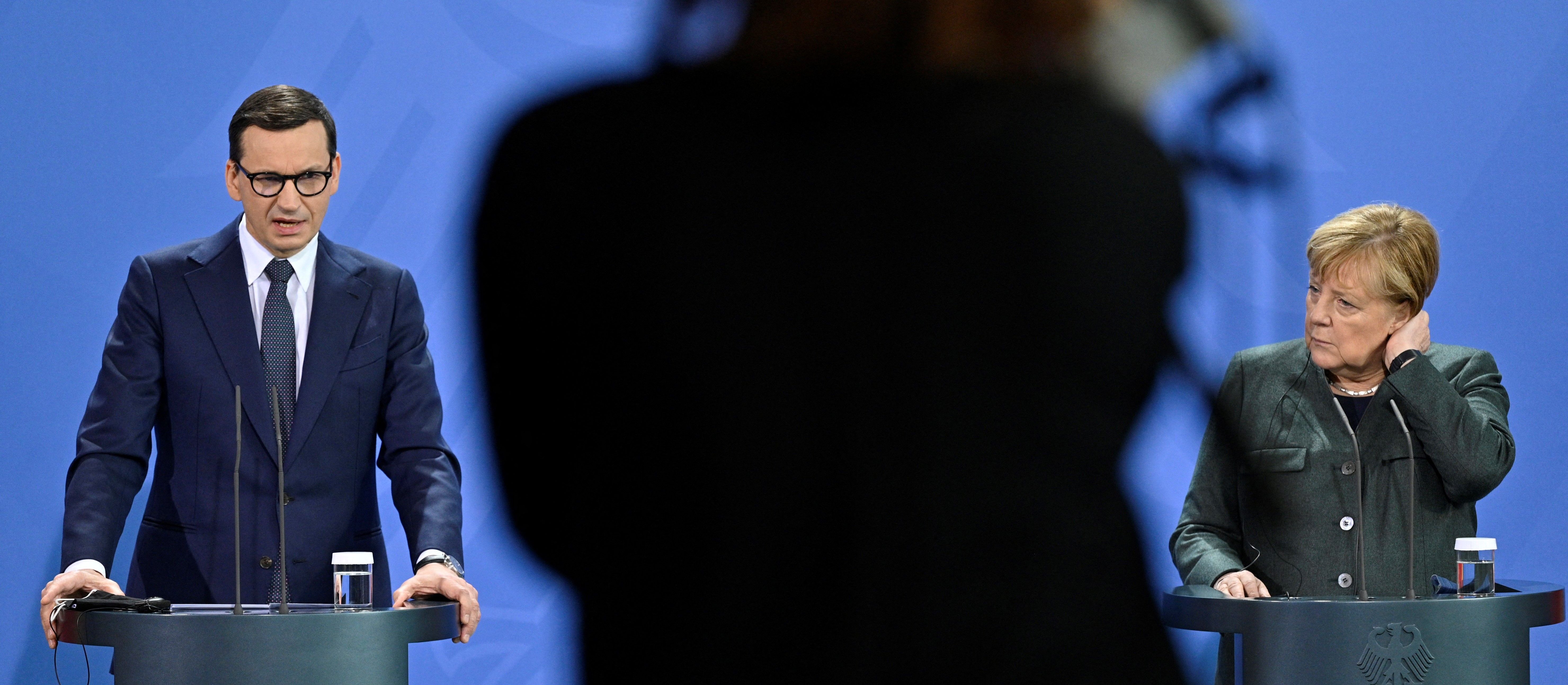 Politycy PiS krytykują Angelę Merkel za słowa o Polsce. „Bezmyślny wywiad”