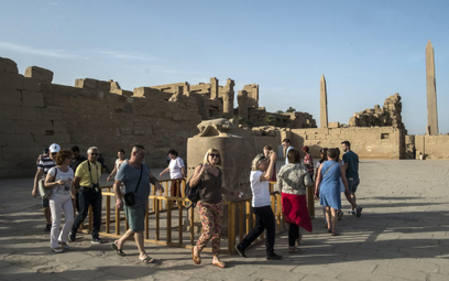 Egipt otwiera granice i znosi opłaty wizowe