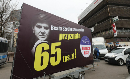 "Konwój wstydu" pod siedzibą Prawa i Sprawiedliwości