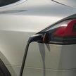Popyt na drogie samochody elektryczne słabnie w Wielkiej Brytanii