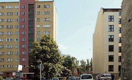 Lokatorzy uwłaszczają się powoli