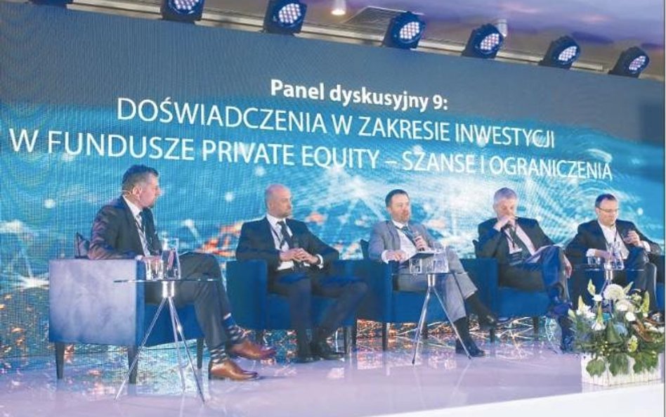 Debatę „Doświadczenia w zakresie inwestycji w fundusze private equity, szanse i ograniczenia” poprow