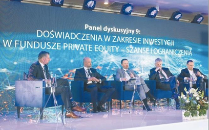 Debatę „Doświadczenia w zakresie inwestycji w fundusze private equity, szanse i ograniczenia” poprow
