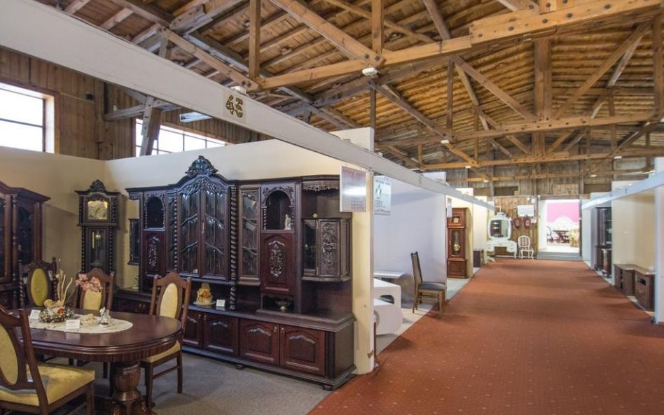 Wnętrze Salonu Meblowego Stolarzy Swarzędzkich