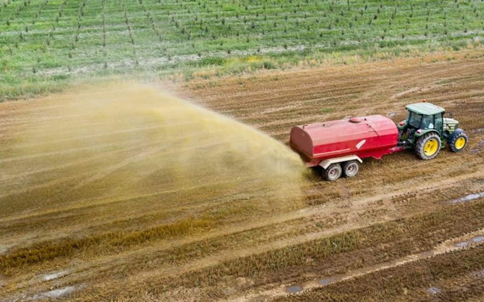 W okresie podwyżek cen nawozów sztucznych rolnicy chętniej sięgnęliby po nawozy naturalne