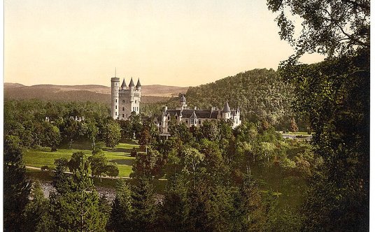 Zamek Balmoral na początku XX wieku.