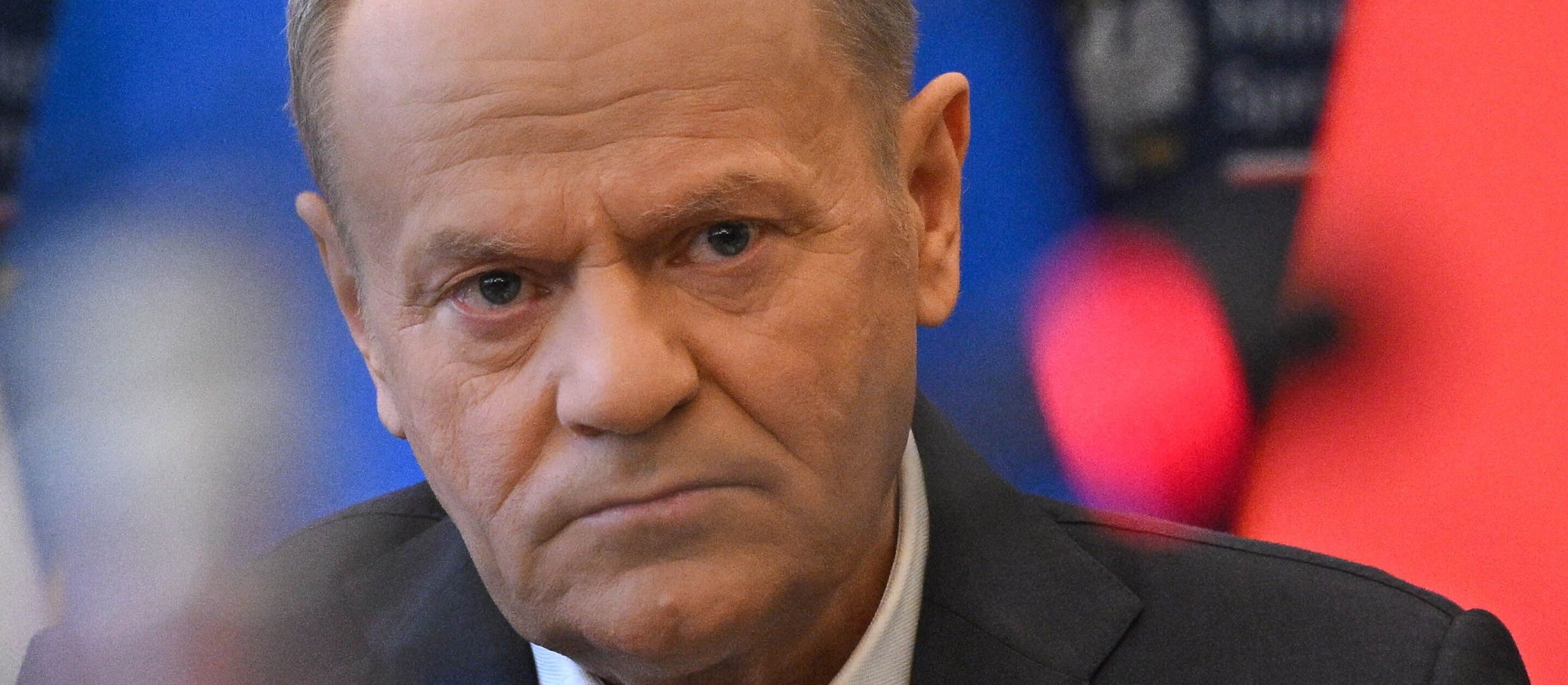 Donald Tusk with an appeal to Poles: Who doesn't have to, don't fly