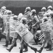 Warszawski Nowy Świat – 1982 rok. Demonstracja Solidarności rozpędzana przez funkcjonariuszy milicji