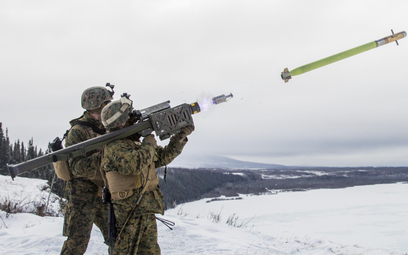 Amerykańscy marines podczas ćwiczeń z udziałem zestawów (pocisków) FIM-92 Stinger na Alasce