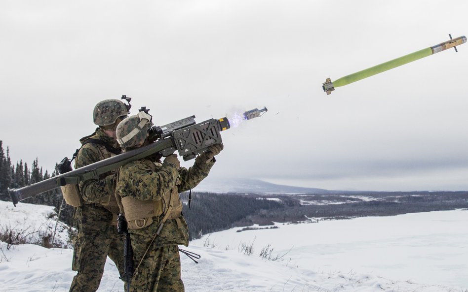 Amerykańscy marines podczas ćwiczeń z udziałem zestawów (pocisków) FIM-92 Stinger na Alasce