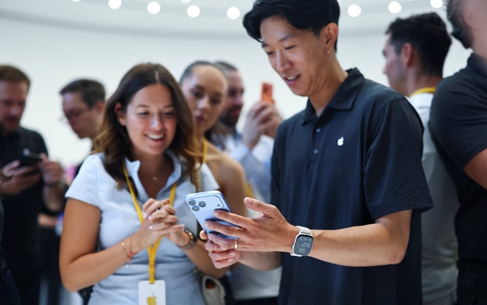 Apple pokazało obok Duo. klasyczne iPhone’y 18 Pro (1199 dol.) i Pro Max (1299 dol., przedsprzedaż o