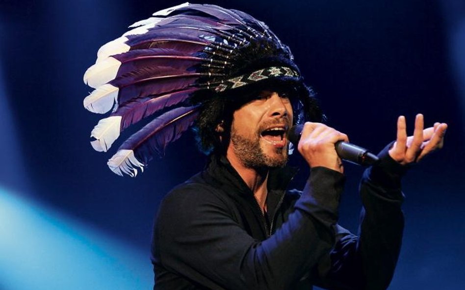 Jay Kay z Jamiroquai odprawił radosną funkową ceremonię i zakończył dwudniową imprezę na stadionie L