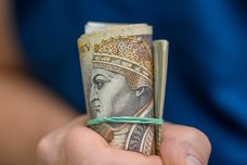 Banki kuszą nawet 7 proc. Polacy masowo przerzucają pieniądze między promocjami