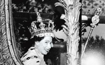 2 czerwca 1953 r. Tuż po koronacji w Westminster Abbey w Londynie.