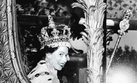 2 czerwca 1953 r. Elżbieta II tuż po koronacji w Westminster Abbey w Londynie.