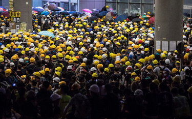 Hongkong: demonstranci wdarli się do parlamentu