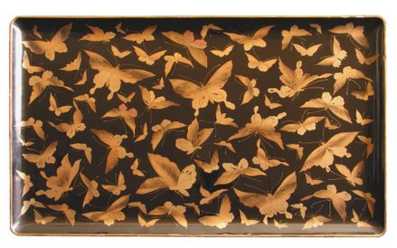 Taca zdobiona rojem złotych motyli okres Meiji, XIX/XX w. laka czarna, dekoracja złotym proszkiem, w