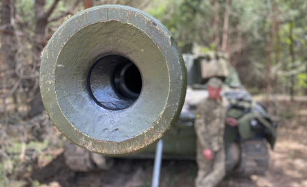 Samobieżne haubice M109A3, dostarczone w ramach międzynarodowej pomocy przez Norwegię,