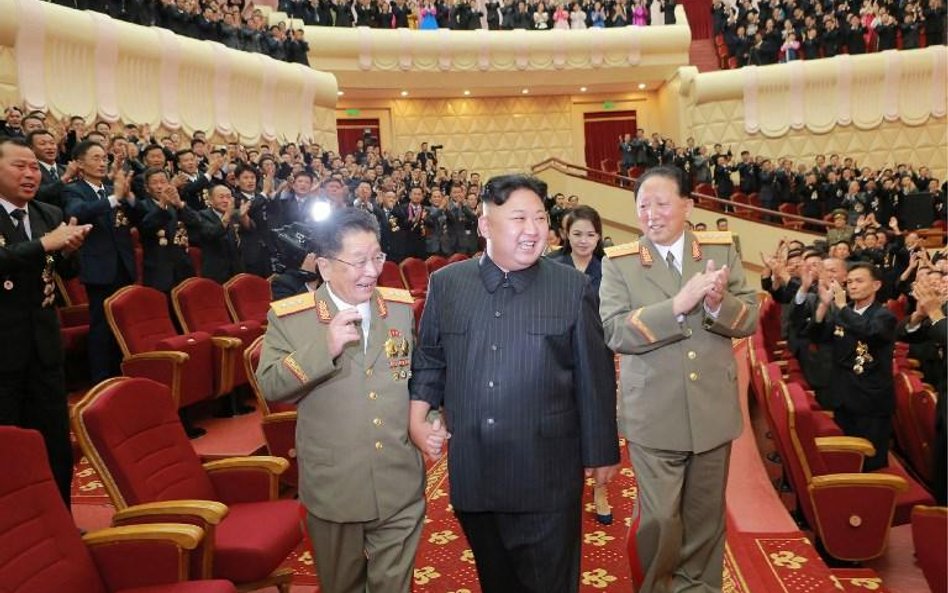 ONZ: Korea Północna omija sankcje. Merkel gotowa do mediacji w konflikcie