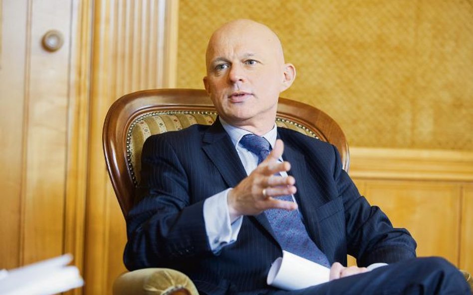 Minister finansów Paweł Szałamacha stawia na efektywność podległych mu służb w ściganiu oszustów pod