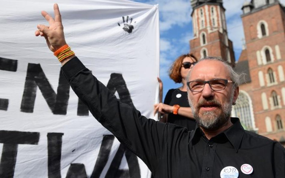 Szef KOD Mateusz Kijowski pojawił się w Krakowie na czarnym proteście w lipcu tego roku. Demonstracj