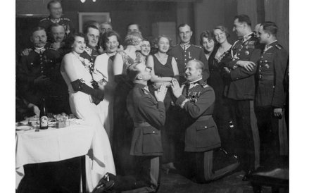 1932r. w kasynie 1 Pułku Szwoleżerów w Warszawie. ?Uczestnicy balu, m.in.:. gen. Bolesław Wieniawa-D