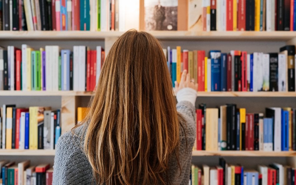 Camille S. Campbell zachęca czytelników nie tylko do sięgania po kolejne lektury, ale i do prób real