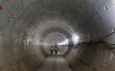 Po awarii kolektorów ścieki trafiały do Wisły. Na zdjęciu: budowa tunelu pod Wisłą, prowadzącego do 