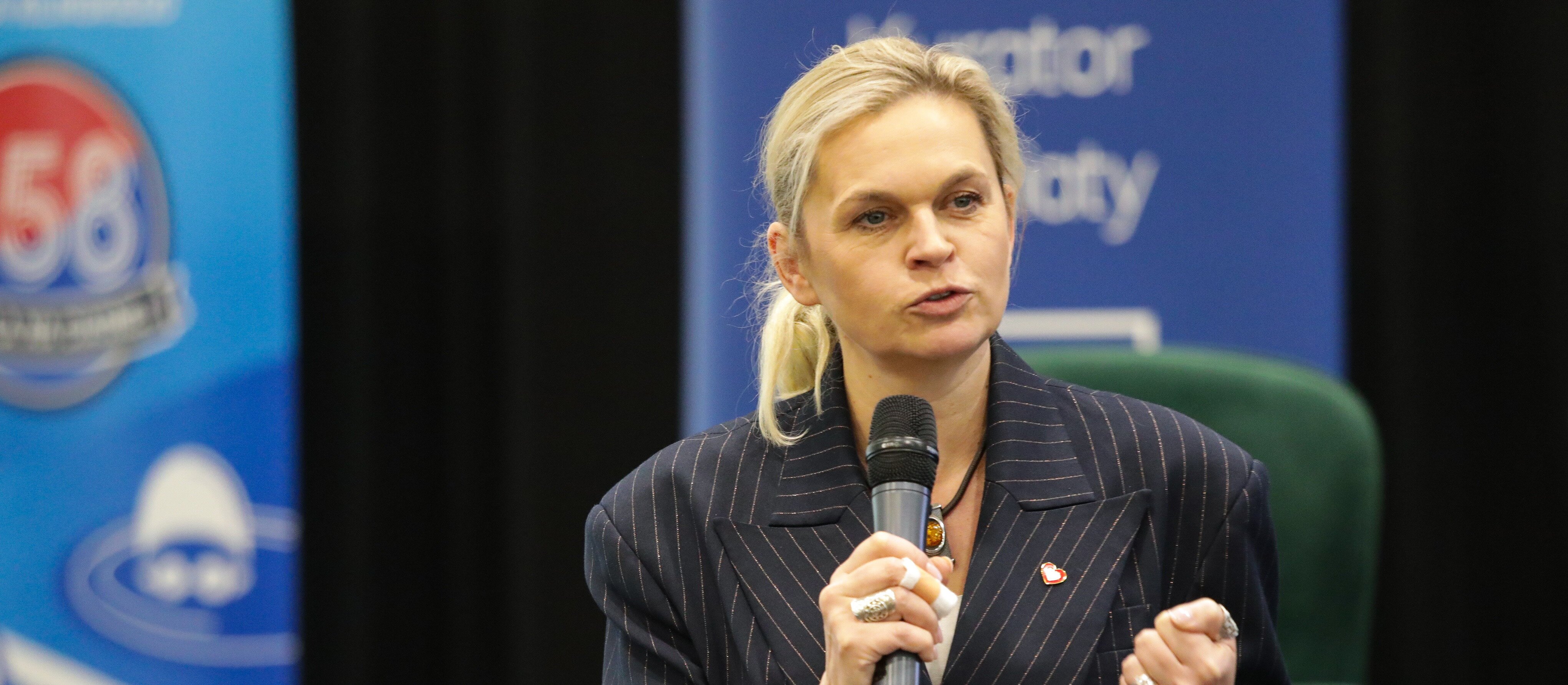 Опрос: Поляки разделены по поводу решения Новацкой. Половина «за», остальная против