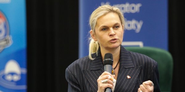 Sondaż: Polacy podzieleni ws. decyzji Nowackiej. Połowa „za”, reszta przeciw