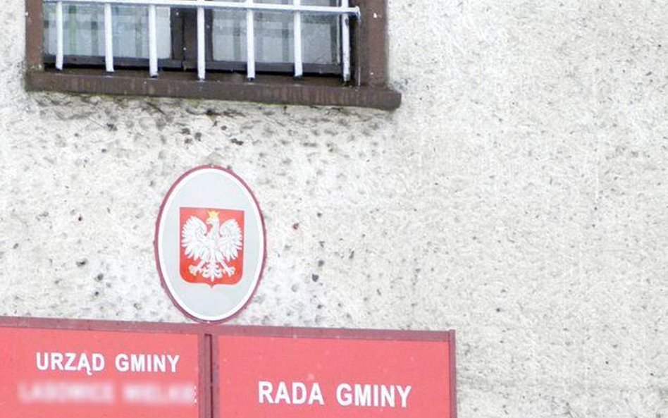 Ani mieszkańcy, ani rada gminy nie mogą zmusić radnego do ściśle wyznaczonych działań