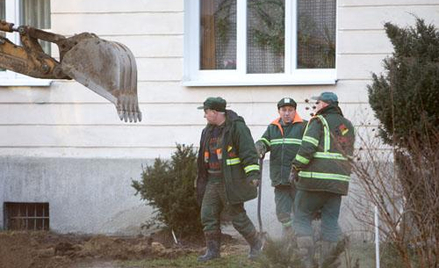 Wejdą i naprawią rury wbrew woli właściciela