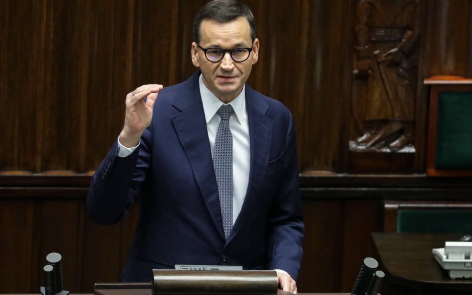 Premier Mateusz Morawiecki na sali obrad Sejmu w Warszawie, 7 bm.