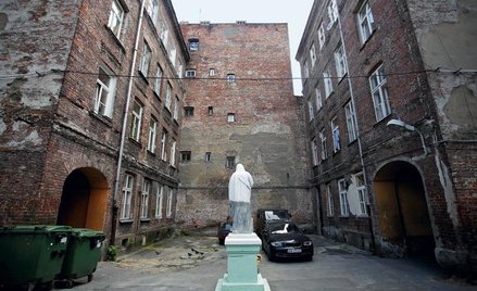 Kamienica przy Emilii Plater 13 jest w złym stanie technicznym